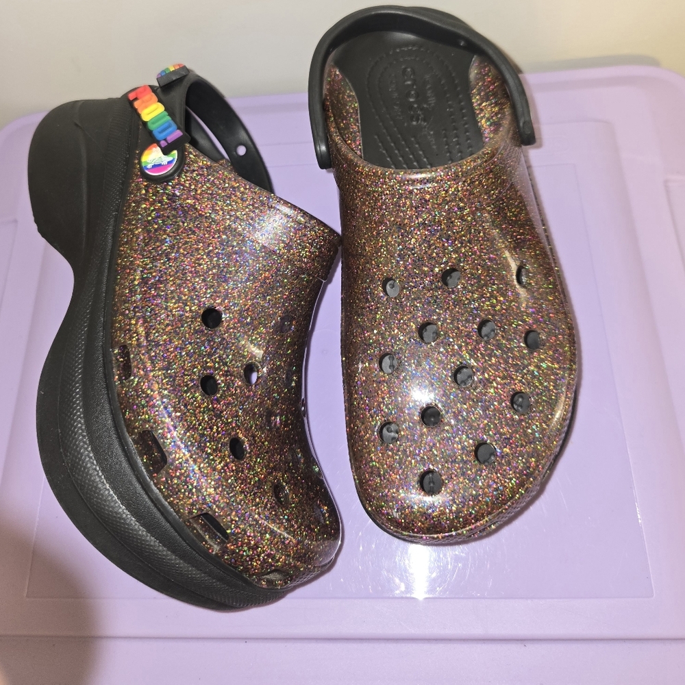 GUC WOMEN'S CLASSIC GLITTER BAE PLATFORM PRIDE CROCS W7